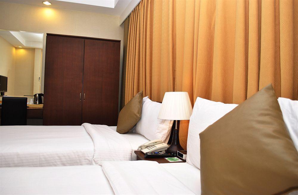 Orion Hotel Manila Exterior photo