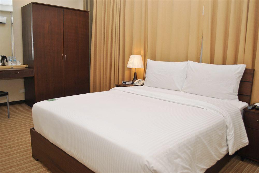 Orion Hotel Manila Exterior photo